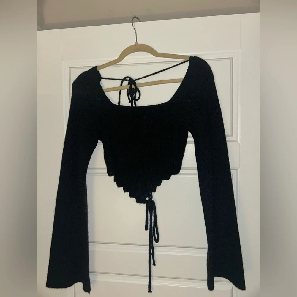 Elegant Black Knit Women's cropped sweater - Picture 1 of 5